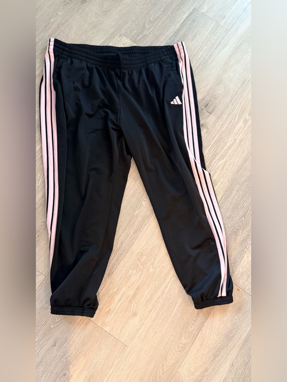 🔥$10 FINAL PRICE🔥 Adidas Three Stripe Jogger Sweatpants Black Light Pink Logo🩷 - Picture 2 of 7
